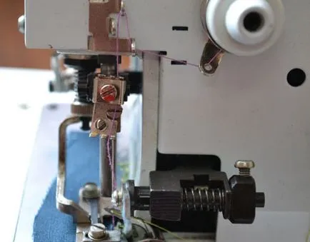 Cum se umple serger, realimentare cu combustibil și trehnitochnogo chetyrehnitochnogo overlock