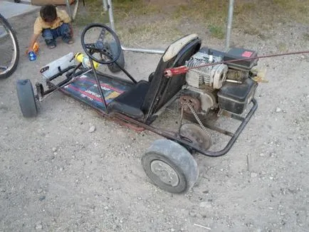 Karting cu mâinile lor descriere detaliată a (go-kart) Karting cu mâinile lor descriere detaliată