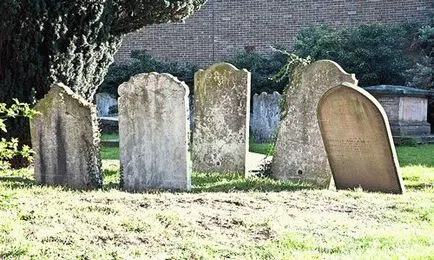 De ce vis de morminte