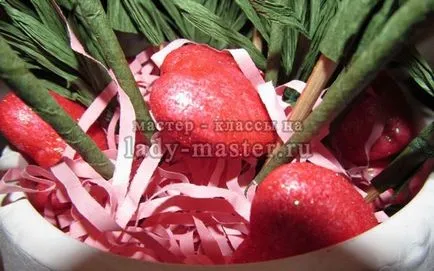 Candy - trandafiri de hârtie ondulat la 8 martie, comandantul - clasa cu fotografii, pas cu pas (o grămadă de bomboane) Candy - trandafiri de hârtie ondulat la 8 martie, comandantul - clasa cu fotografii, pas cu pas