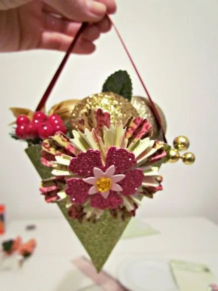 Con de hârtie