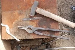 Forjare de cuțite în pregătirea de origine și de proces (video)
