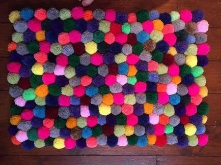 Pomponi mat cu mâinile, ls