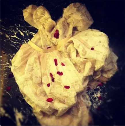 Ksenia Sobchak cu cruzime rochie de mireasa (designer de preferat Xenia) Ksenia Sobchak cu cruzime rochie de mireasa