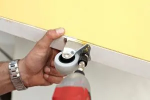Uși de interior cu mâinile lor