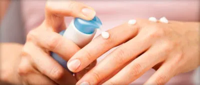 Unguent de fisuri pe mâinile unui efect de vindecare - o privire de ansamblu remedii populare creme și unguente uscăciune (unguent de fisuri pe mâinile unui efect de vindecare) Unguent de crăpături pe mâini cu un efect de vindecare - Revizuirea remedii populare creme și unguente din sec