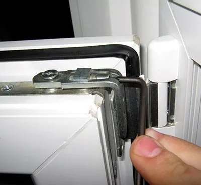 Montare de usi (video) balcon din plastic