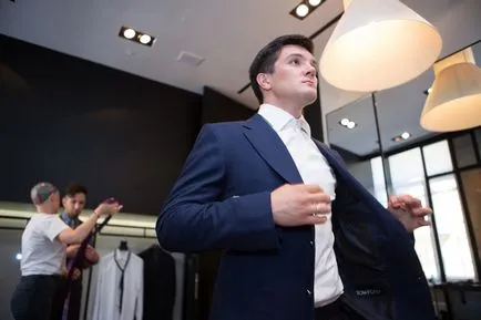Am învățat o modalitate ușoară de a lega o cravată (lumina) Am învățat o modalitate ușoară de a lega o cravată