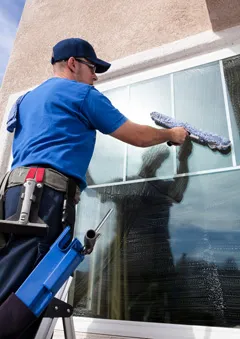 Curățare de fațade, ferestre și vitrine
