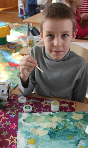 Folosind tehnici non da din cap-tradiționale de desen „ciuboțica-cucului“