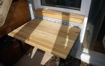 masă pliantă pe balcon cu mâinile pliere, desfășurare, modul de a face, fotografie, mobila pe balcon,