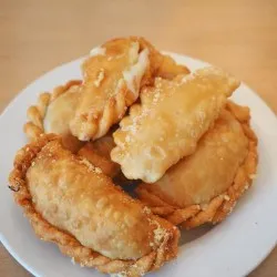 Plăcinte în multivarka modul de a găti ușor și delicios