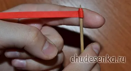 pui de Paște în tehnicile Quilling
