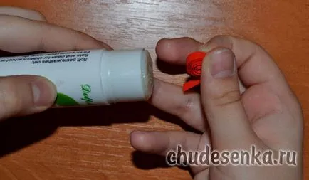 pui de Paște în tehnicile Quilling