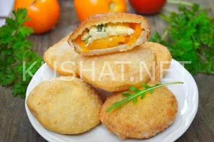 Pies „bombe“ cu roșii și brânză