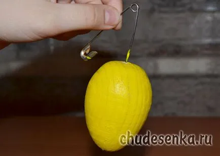 pui de Paște în tehnicile Quilling