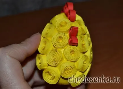 pui de Paște în tehnicile Quilling