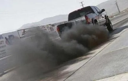 De ce motorul fumeaza sfaturi si consiliere mecanic