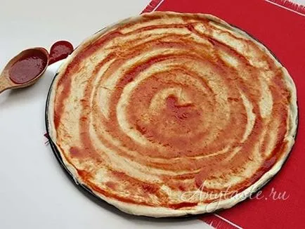 Pizza cu cârnați, brânză și roșii pas cu pas reteta cu fotografii, cum să gătească cu (cârnați) Pizza cu cârnați, brânză și roșii reteta pas cu pas, cu fotografii, cum să gătească cu