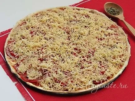 Pizza cu cârnați, brânză și roșii pas cu pas reteta cu fotografii, cum să gătească cu (brânză și roșii) Pizza cu cârnați, brânză și roșii reteta pas cu pas, cu fotografii, cum să gătească cu