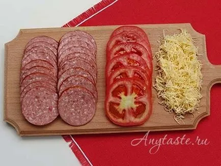 Pizza cu cârnați, brânză și roșii pas cu pas reteta cu fotografii, cum să gătească cu (brut) Pizza cu cârnați, brânză și roșii reteta pas cu pas, cu fotografii, cum să gătească cu