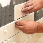 detaliate pas cu pas instrucțiunile de pe perete se confruntă cu plăci