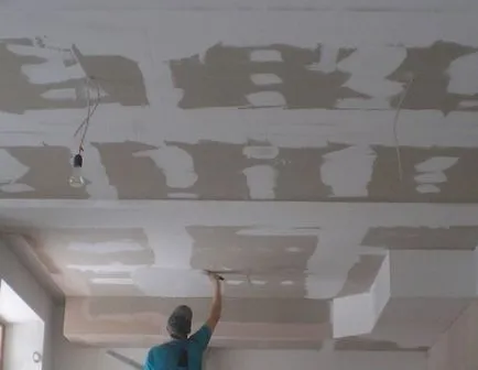 Falsa plafonul de gips-carton cu mâinile lor, portalul de construcție