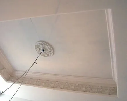 Falsa plafonul de gips-carton cu mâinile lor, portalul de construcție