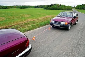 Condiții de remorcare auto pe un cuplaj flexibil și rigid (auto) Condiții de remorcare auto pe un cuplaj flexibil și rigid