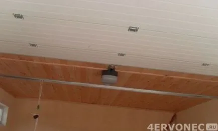Construcția garaj de blocuri de spumă 8x10 cu mâinile lor