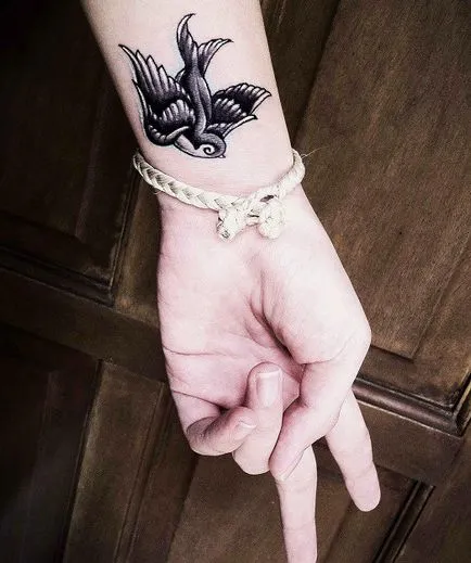 Valoarea tatuajelor corespunzătoare sub forma unei păsări (12 poze)