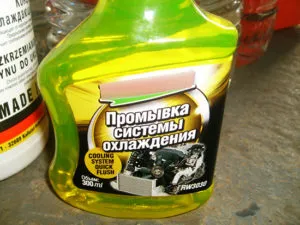 Spălarea sistemului de răcire a motorului cu mâinile lor 1