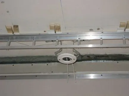 Profil pentru BS tavane suspendate sub aluminiu, tipuri de rame și șine, și lățimea