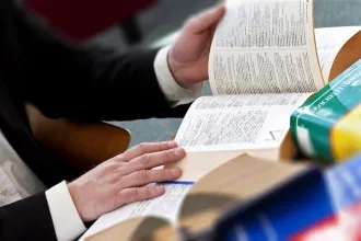 Lucrul asupra textelor Internet traduse din engleză în română on-line (în engleză) Lucrul la textele Internet traduse din engleză în română on-line