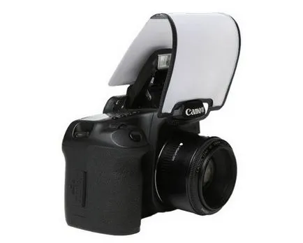 Diffuser pentru fotografii, luând blițul încorporat cu mâinile