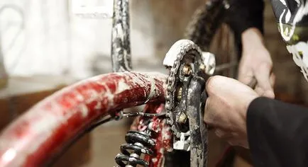 Mountain bike repara propriile lor mâini