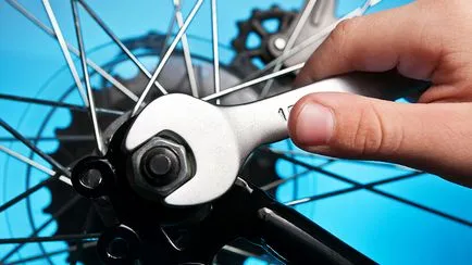 Mountain bike repara propriile lor mâini