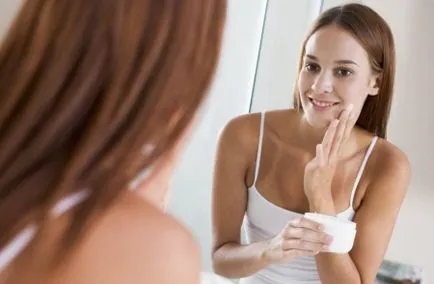 Regenerating agenți de reducere crema pentru pielea feței și a mâinilor, vindecare emulsie