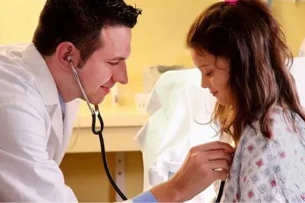 Copilul se teme de medici care fac articol (medici) Copilul se teme de medici care fac articol