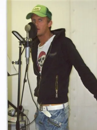 rapper Syava- cine este sursa de buna dispozitie (minim) rapper Syava- cine este sursa de buna dispozitie