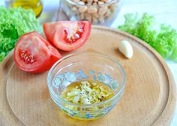 Salata de fasole cu rosii - o reteta cu pas cu pas fotografii