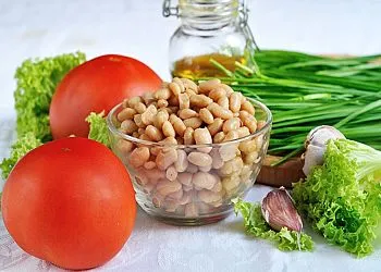 Salata de fasole cu rosii - o reteta cu pas cu pas fotografii