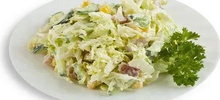 Salata de varză chinezească - retete cu carne de pui, batoane de crab, castravete și șuncă (rețete) Salata de varză chinezească - rețete cu carne de pui, bastoane crabi, castraveți și șuncă
