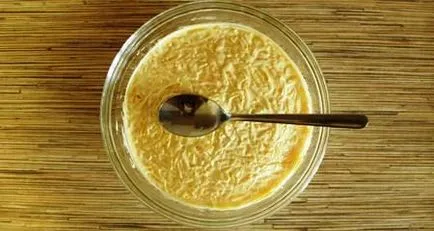 Salata cu prune uscate, carne de pui si ciuperci - reteta cu fotografii