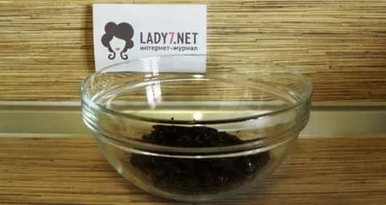 Salata cu prune uscate, carne de pui si ciuperci - reteta cu fotografii