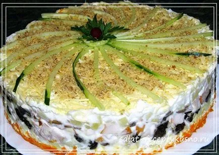 Salata cu pui, prune uscate și nuci selecție de rețete cele mai savuroase - retete delicioase