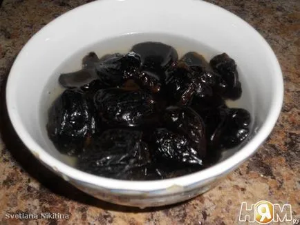 Salata cu prune uscate și ciuperci 8 rețete simple