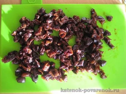 Salata cu prune uscate și ciuperci 8 rețete simple