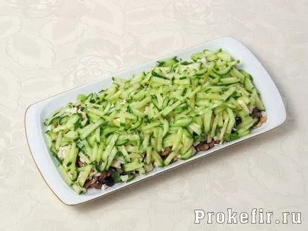 Salata cu prune uscate și ciuperci 8 rețete simple