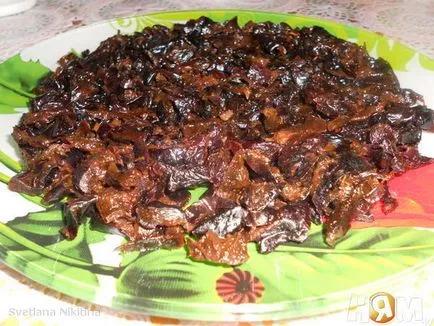 Salata cu prune uscate și ciuperci 8 rețete simple